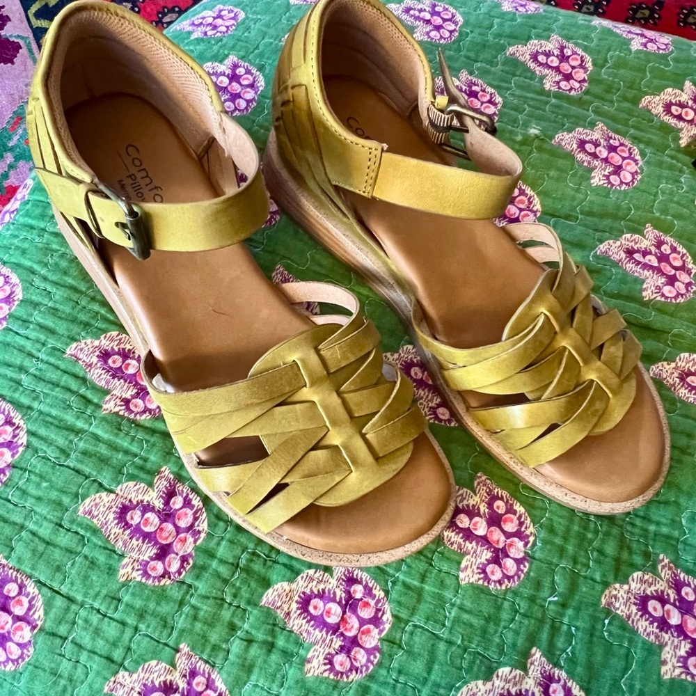 Comfortiva ~MARINA~ SZ 8 W
Yellow/Green Woven Leather Sandals
